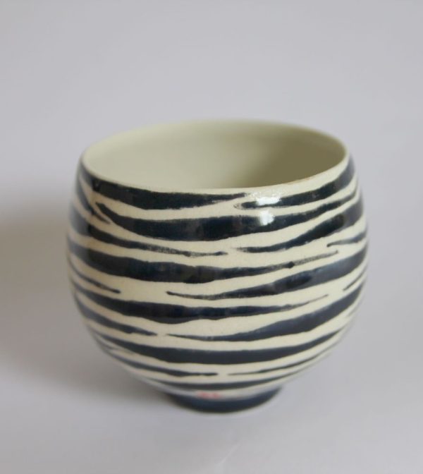 svarun-world-dekorativna-keramika-salica-poppy-zebra